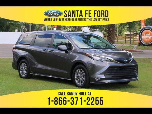 2022 Toyota Sienna XLE
