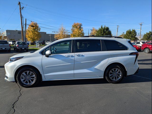 2022 Toyota Sienna XLE