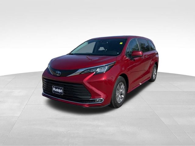 2022 Toyota Sienna XLE