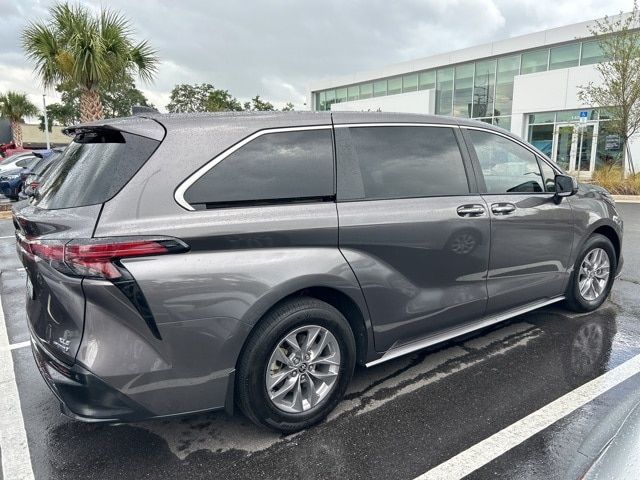 2022 Toyota Sienna XLE