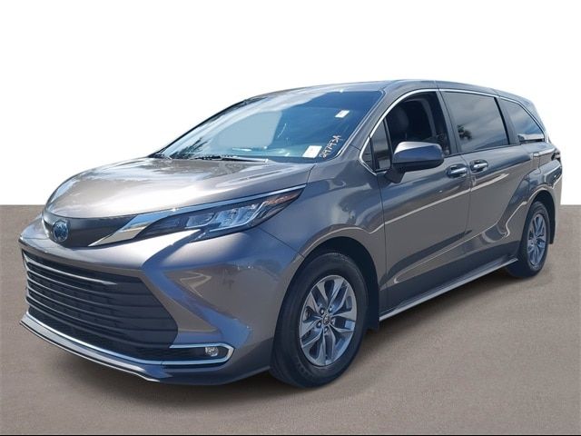 2022 Toyota Sienna XLE