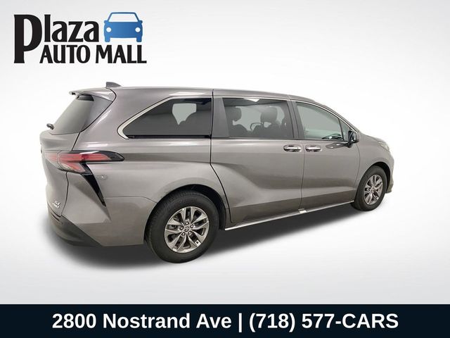 2022 Toyota Sienna XLE