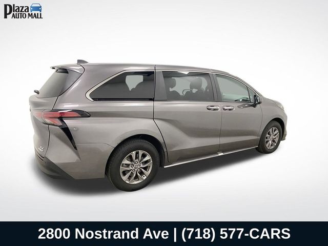 2022 Toyota Sienna XLE