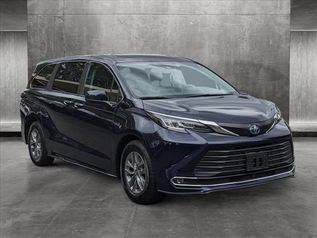 2022 Toyota Sienna XLE