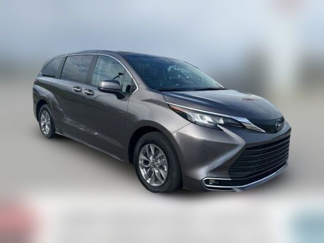 2022 Toyota Sienna XLE