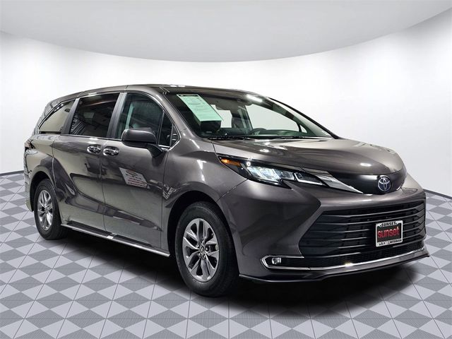 2022 Toyota Sienna XLE