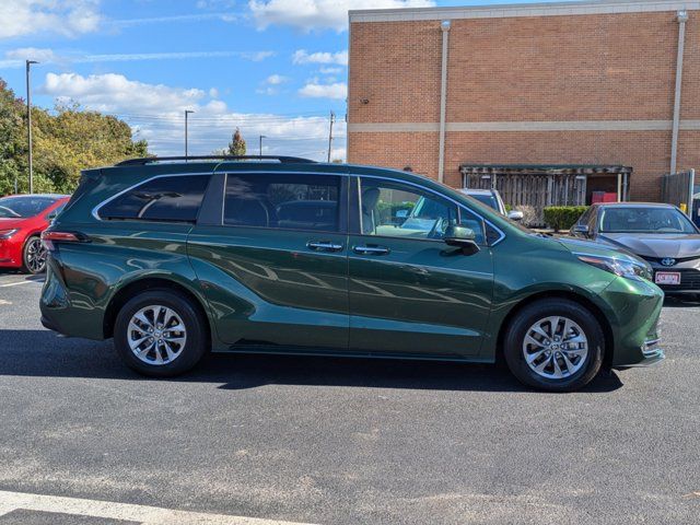 2022 Toyota Sienna XLE