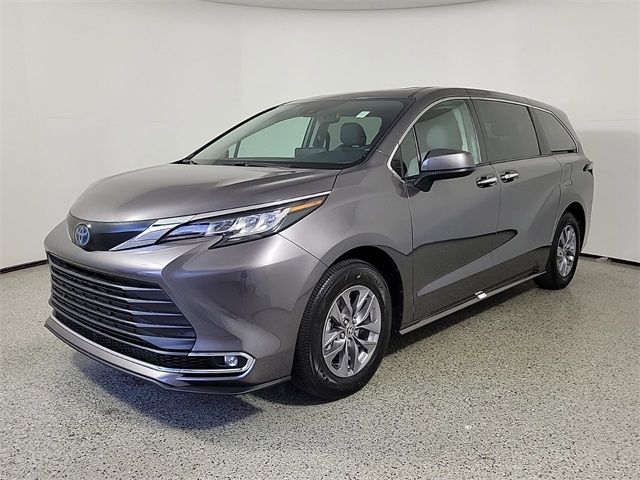 2022 Toyota Sienna XLE