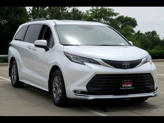 2022 Toyota Sienna XLE