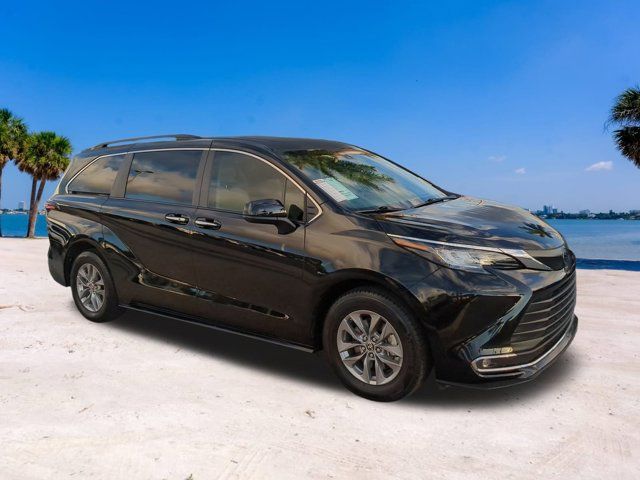 2022 Toyota Sienna XLE