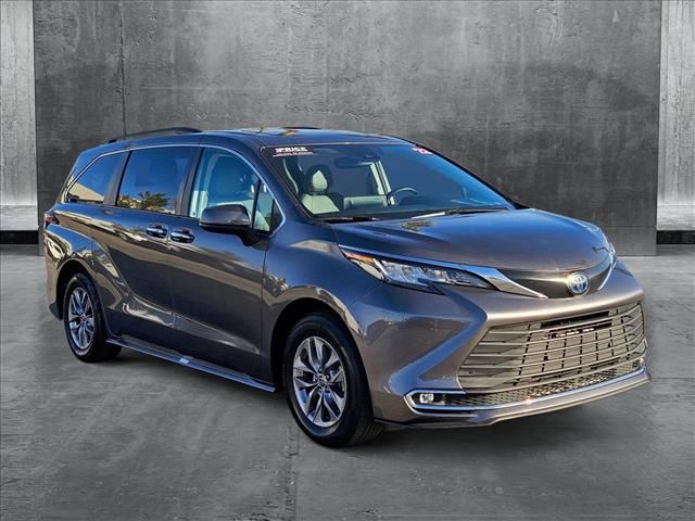 2022 Toyota Sienna XLE