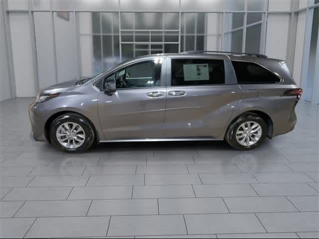 2022 Toyota Sienna XLE