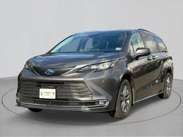 2022 Toyota Sienna XLE