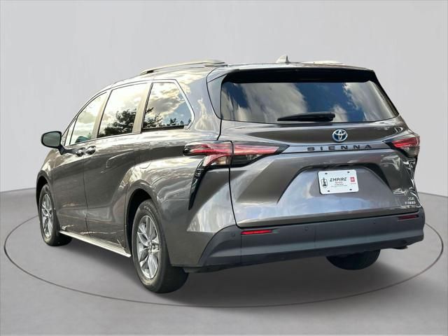 2022 Toyota Sienna XLE