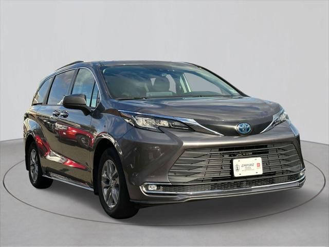 2022 Toyota Sienna XLE