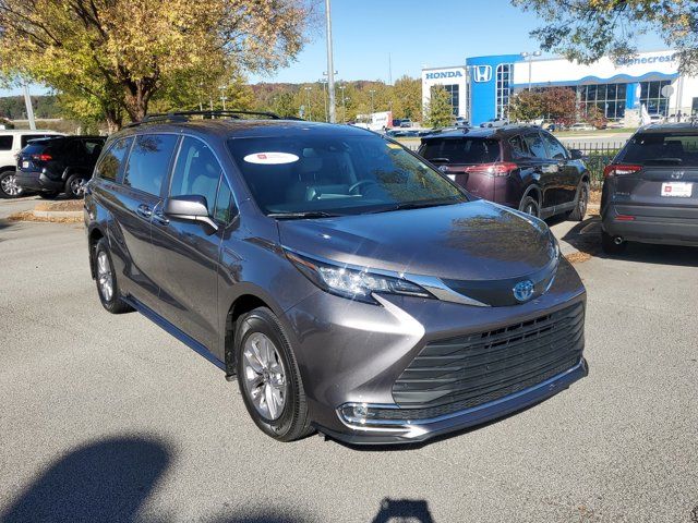 2022 Toyota Sienna XLE