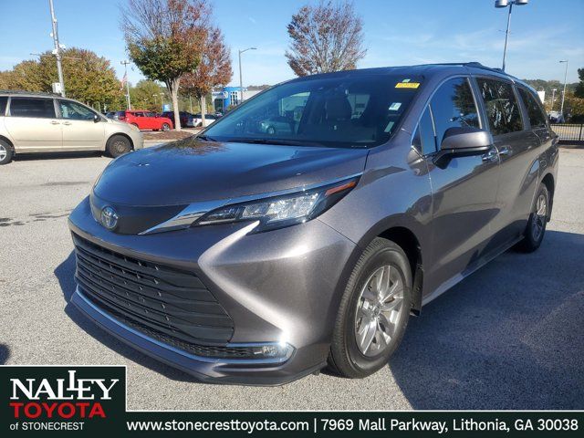 2022 Toyota Sienna XLE