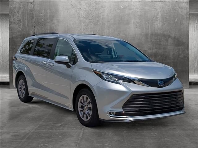 2022 Toyota Sienna XLE