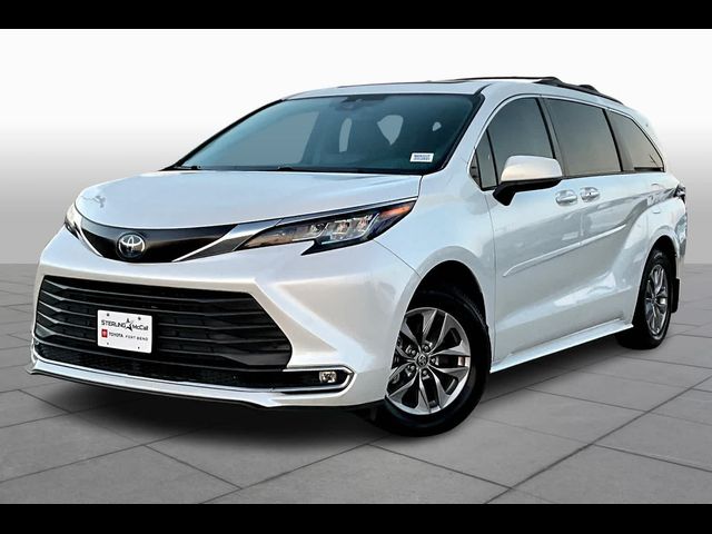 2022 Toyota Sienna XLE