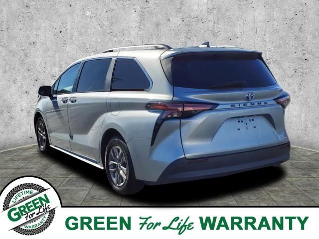 2022 Toyota Sienna XLE