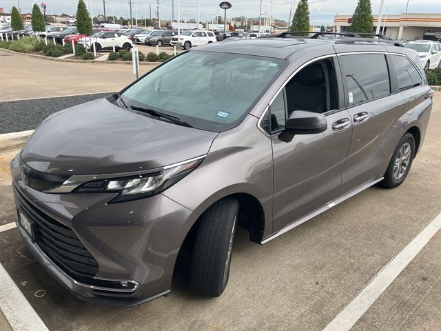 2022 Toyota Sienna XLE