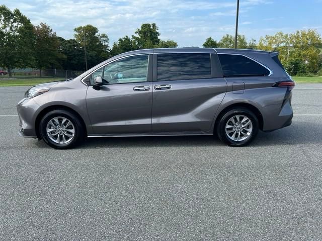 2022 Toyota Sienna XLE