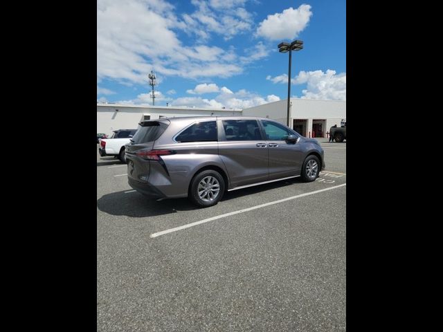 2022 Toyota Sienna XLE