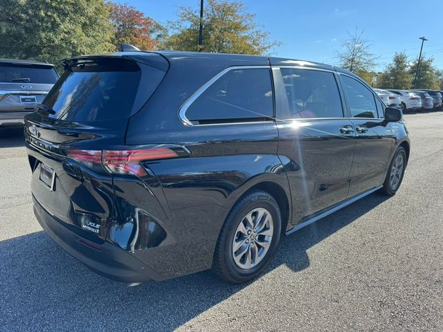 2022 Toyota Sienna XLE