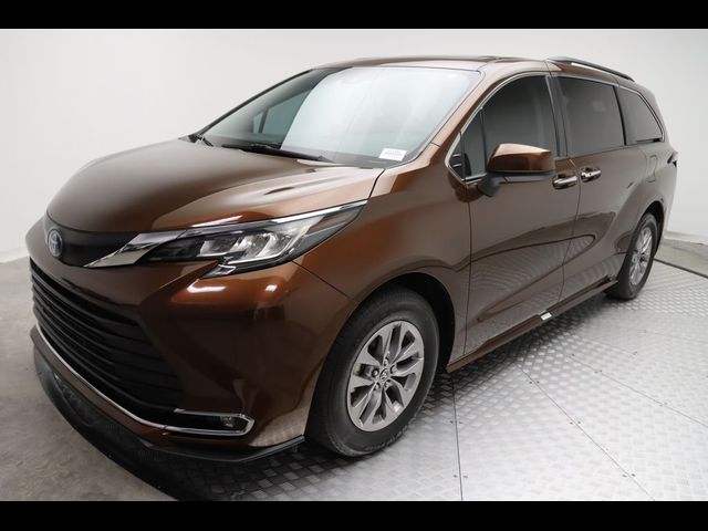 2022 Toyota Sienna XLE