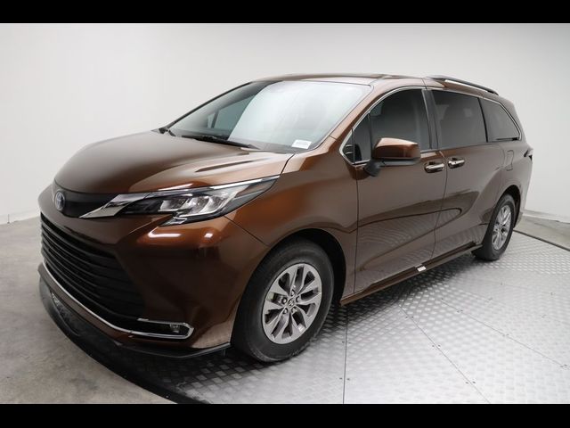 2022 Toyota Sienna XLE