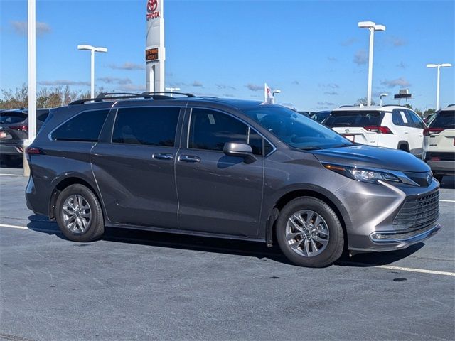 2022 Toyota Sienna XLE