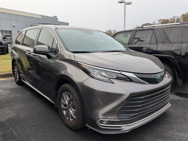 2022 Toyota Sienna XLE