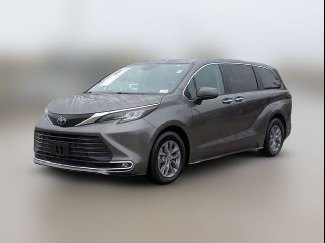 2022 Toyota Sienna XLE