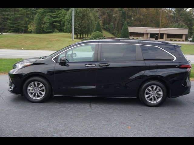 2022 Toyota Sienna XLE