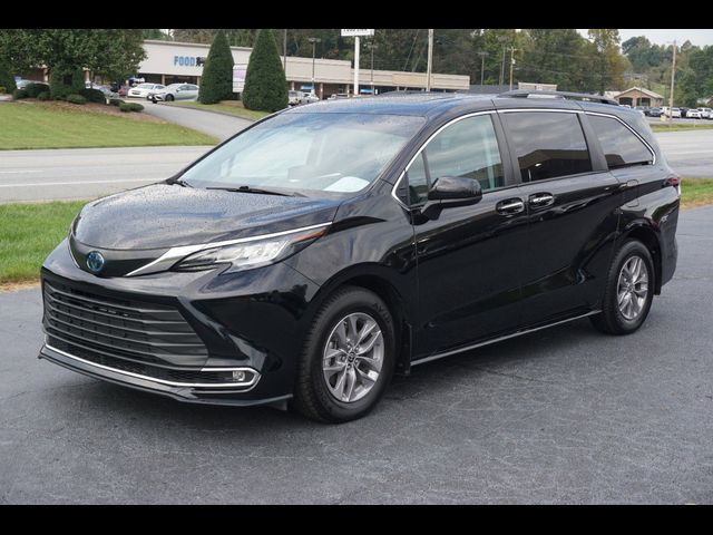 2022 Toyota Sienna XLE