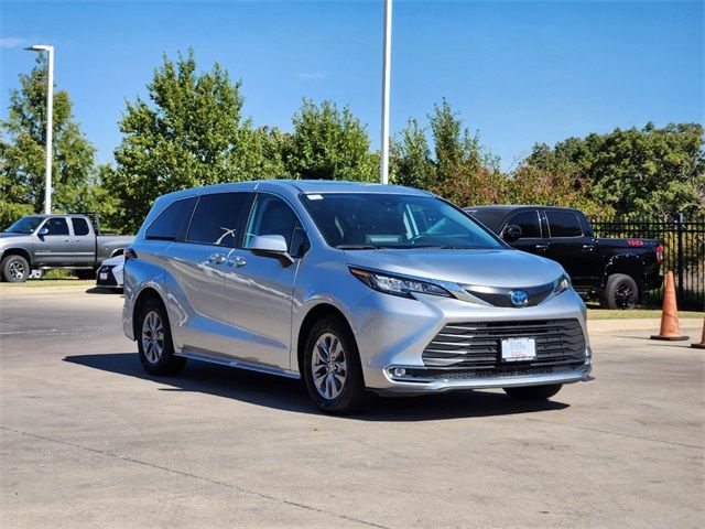 2022 Toyota Sienna XLE