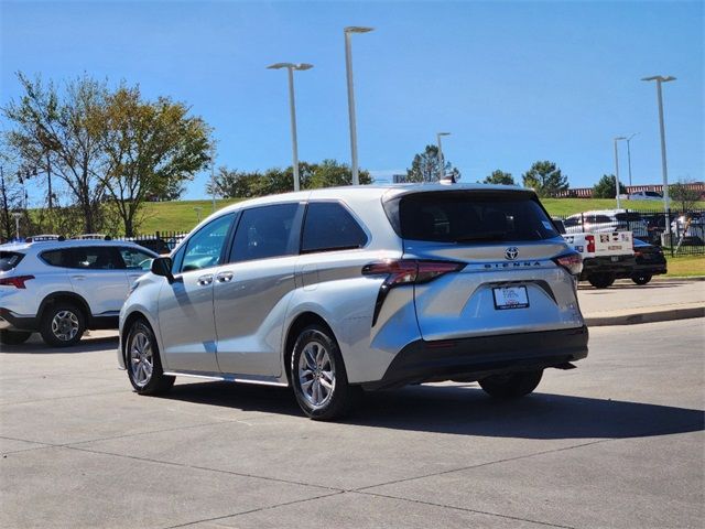 2022 Toyota Sienna XLE