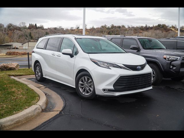 2022 Toyota Sienna XLE