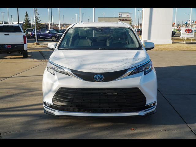 2022 Toyota Sienna XLE