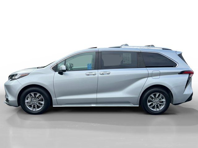 2022 Toyota Sienna XLE