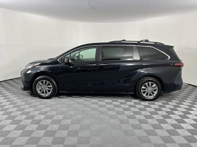 2022 Toyota Sienna XLE