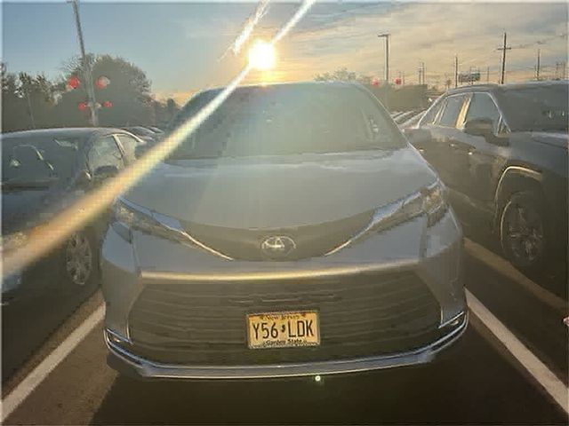 2022 Toyota Sienna XLE