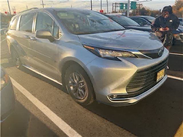 2022 Toyota Sienna XLE