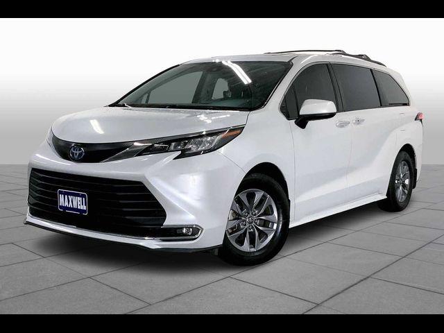 2022 Toyota Sienna XLE