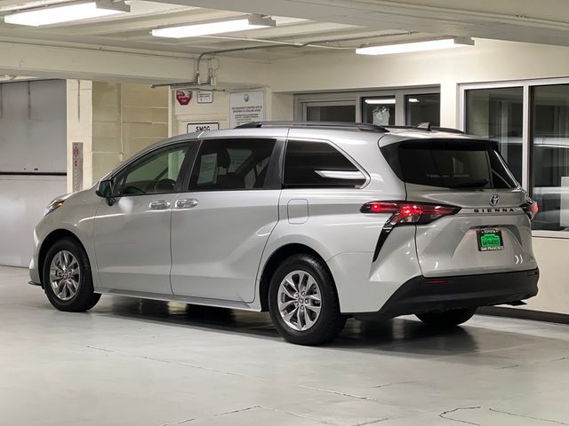 2022 Toyota Sienna XLE