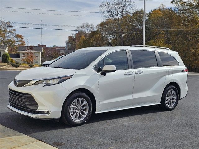 2022 Toyota Sienna XLE