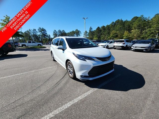 2022 Toyota Sienna XLE