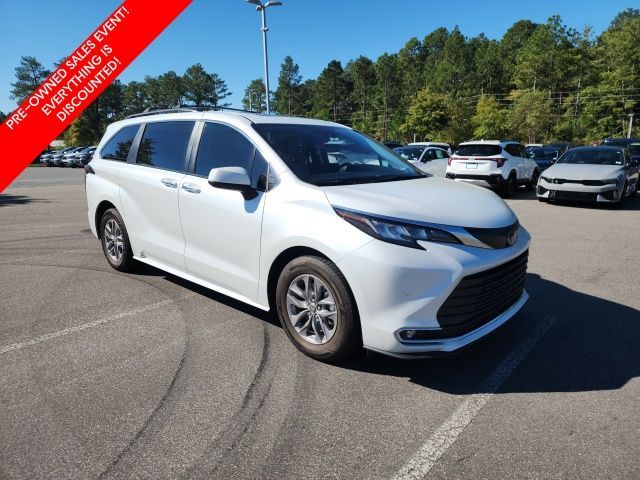 2022 Toyota Sienna XLE