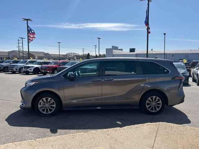 2022 Toyota Sienna XLE