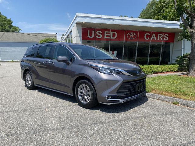 2022 Toyota Sienna XLE